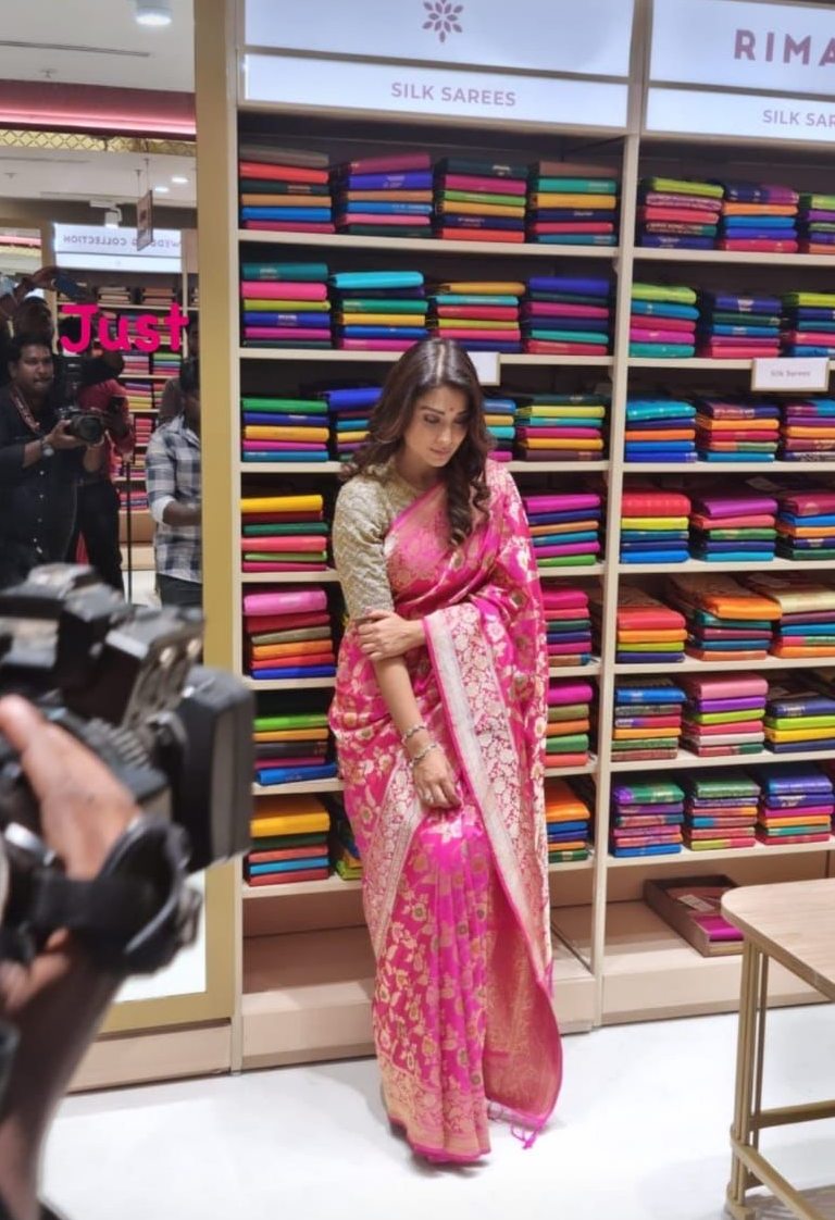 shriya saran in a pink saree by vrv silks 0.1 Shriya Saran’s grand look in a pink benrasi silk saree for an inaugural function! Celebrity Sarees