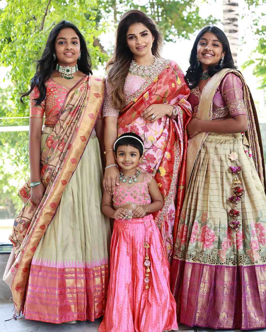 vishnu manchu and family for diwali22 in label vida3 vishnu manchu and family for diwali'22 in label vida3