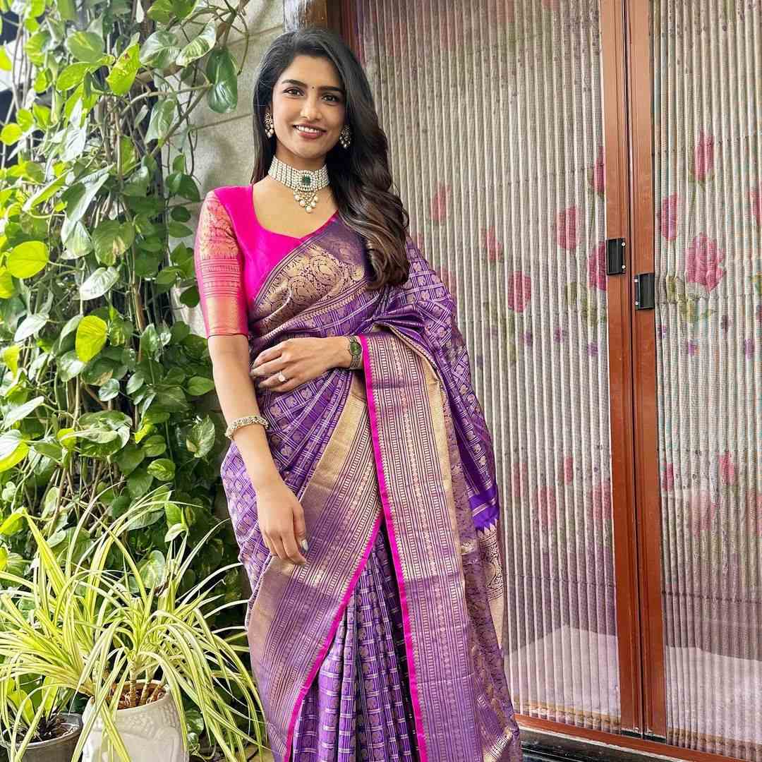 shalini kandukuri in a purple saree for a wedding event2 shalini kandukuri in a purple saree for a wedding event2