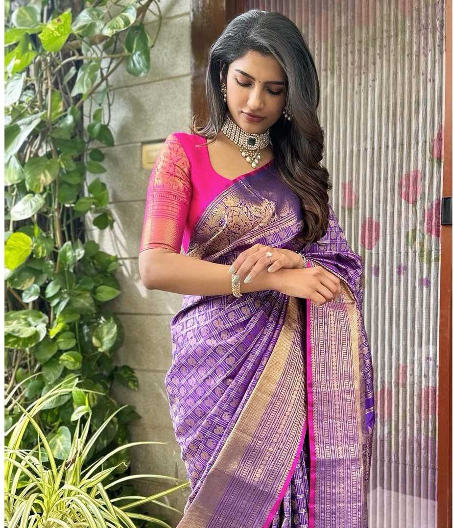 shalini kandukuri in a purple saree for a wedding event3 shalini kandukuri in a purple saree for a wedding event3