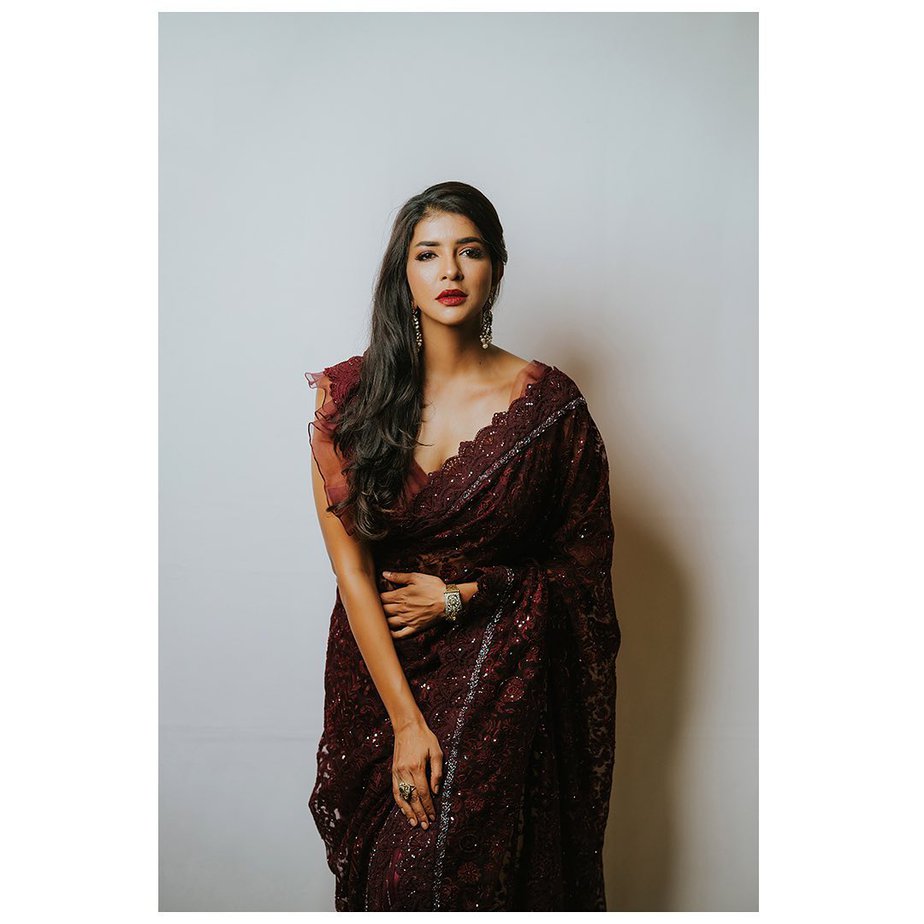 lakshmi manchu maroon saree 3 lakshmi manchu maroon saree (3)