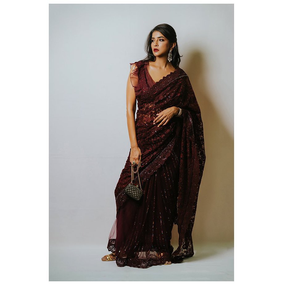 lakshmi manchu maroon saree 2 lakshmi manchu maroon saree (3)