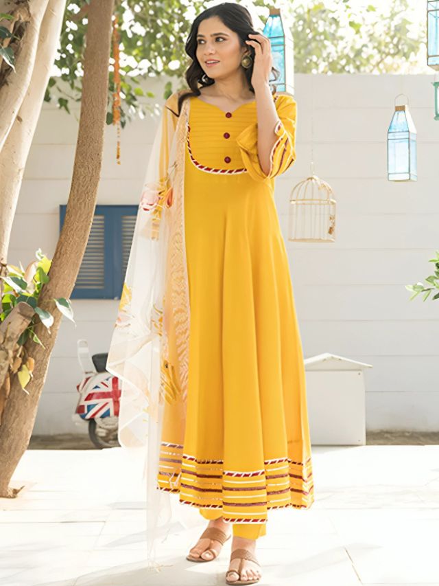 Know About Different Types of Suits for Ladies by Body Types Anarkali Suit for Pear-Shaped Body