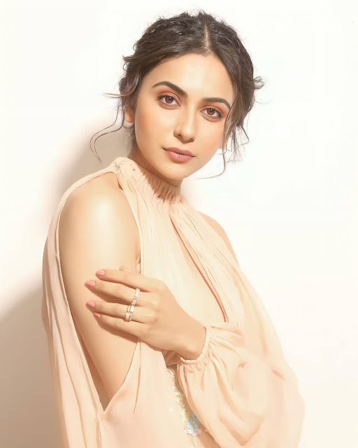 Rakul Preet Singh’s Stylish HD Clicks