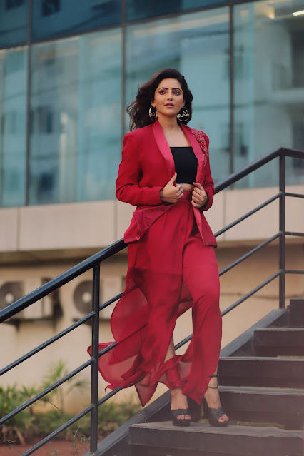 Athulya Ravi sizzling hot photoshoot pictures