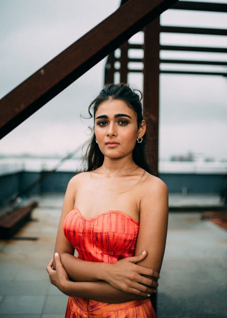 Shalini Pandey’s bold and glamorous pics