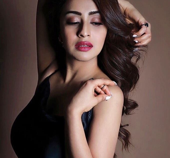 Bollywood Actress Muskan Sethi Latest Hot Photoshoot Pics Celebrity Sarees