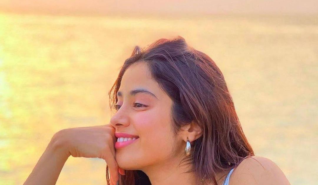 Jhanavi Kapoor Sizzles in Her Latest Hot Bikini Pics Celebrity Sarees