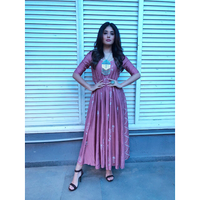Kritika Kamra looks adorable in her latest pics