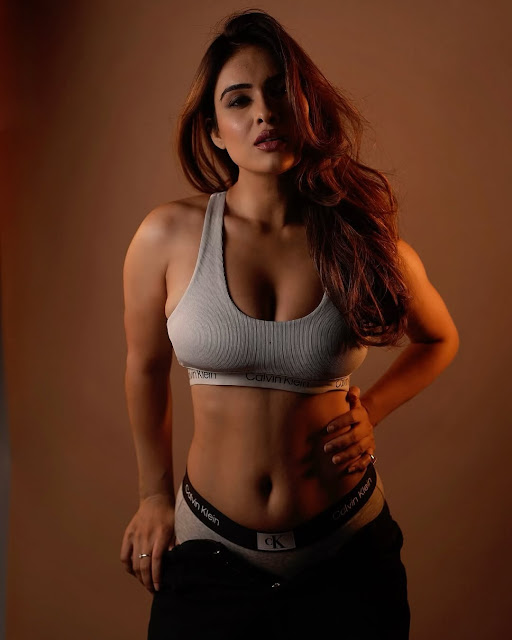 Neha Malik hot armpit and navel pics