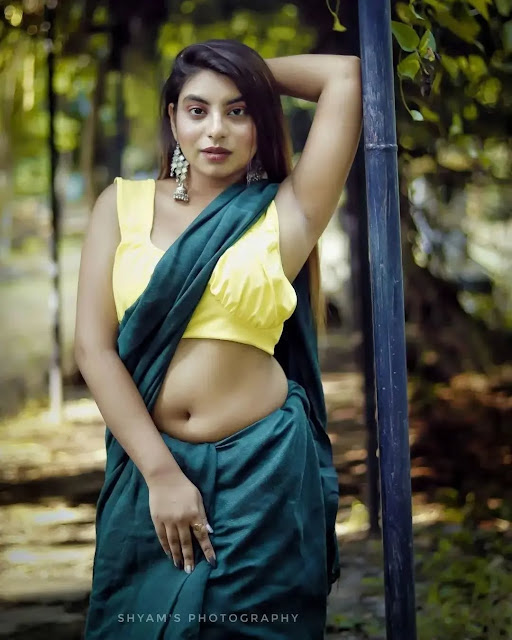 Arpita’s hot and stylish still in a sleeveless blouse.