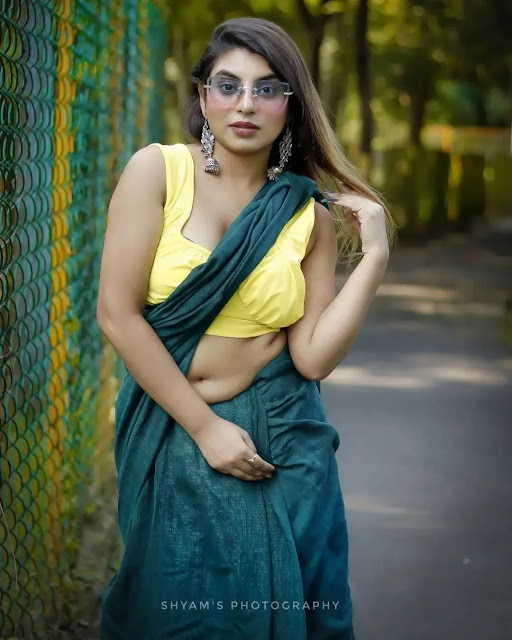 Arpita’s hot and stylish still in a sleeveless blouse.