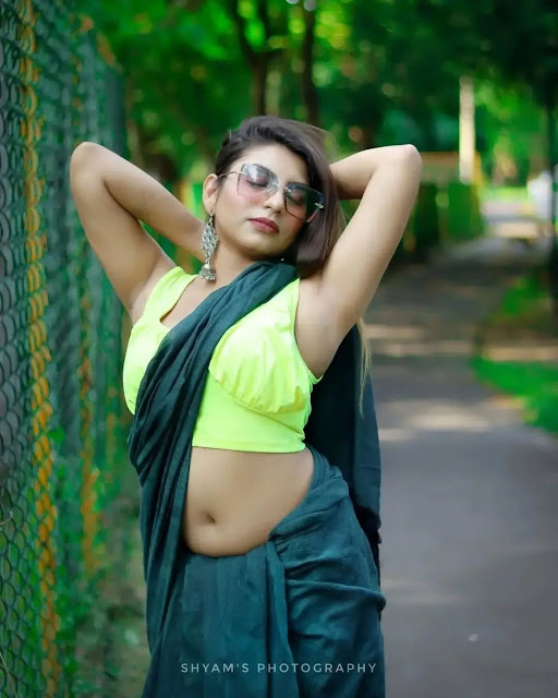 Arpita’s hot and stylish still in a sleeveless blouse.