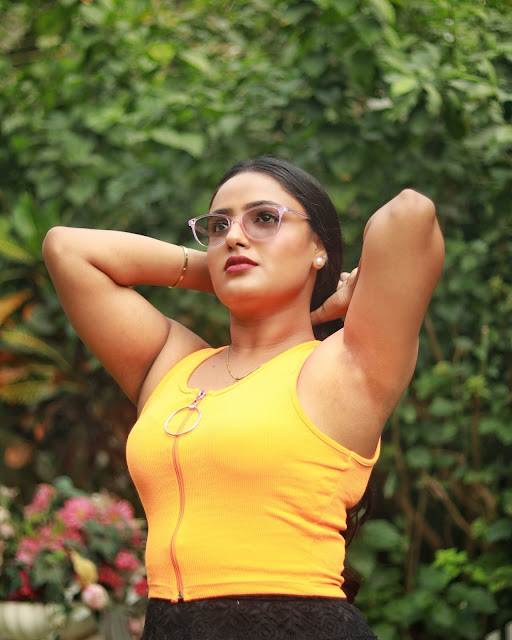 Shyna Khatri Clean Shaved Armpit Pics in a Sleeveless Dress