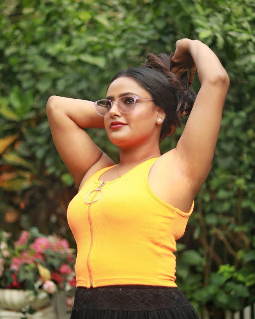 Shyna Khatri Clean Shaved Armpit Pics in a Sleeveless Dress