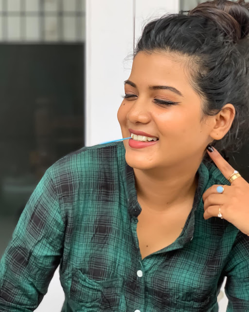 Latest stylish photos of Instagram influencer Goldie Nissy.