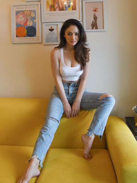 Sandeepa Dhar latest hot armpit pics