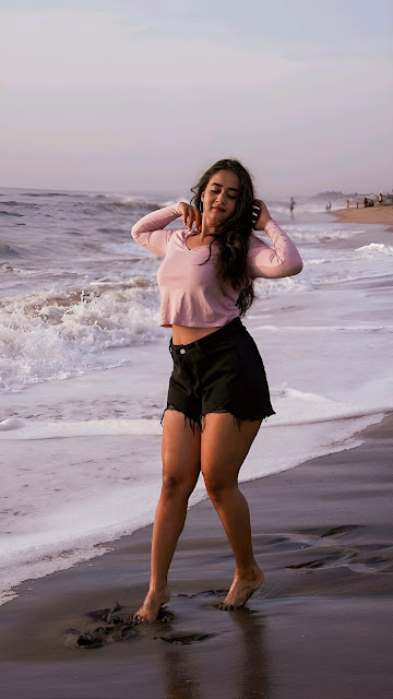 Deepthi Sunaina’s latest stylish and hot pictures. Deepthi Sunaina’s latest stylish and hot pictures.