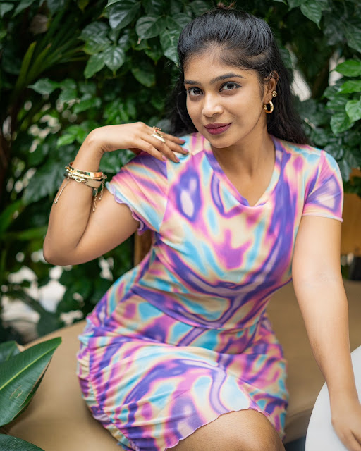 VJ Paru looks gorgeous in a stylish modern dress.