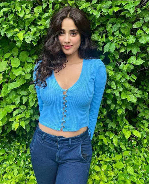Jhanvi Kapoor Glamour Look Photos