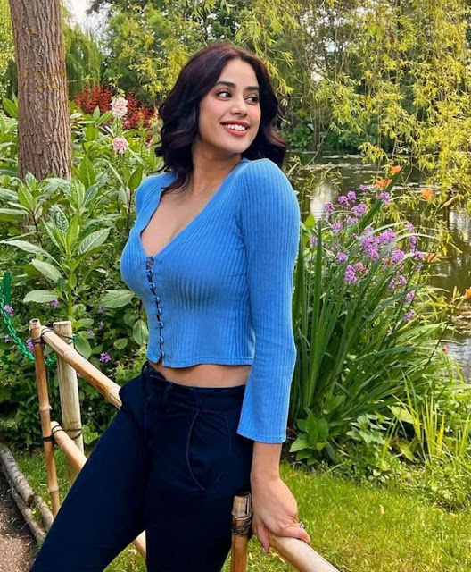 Jhanvi Kapoor Glamour Look Photos