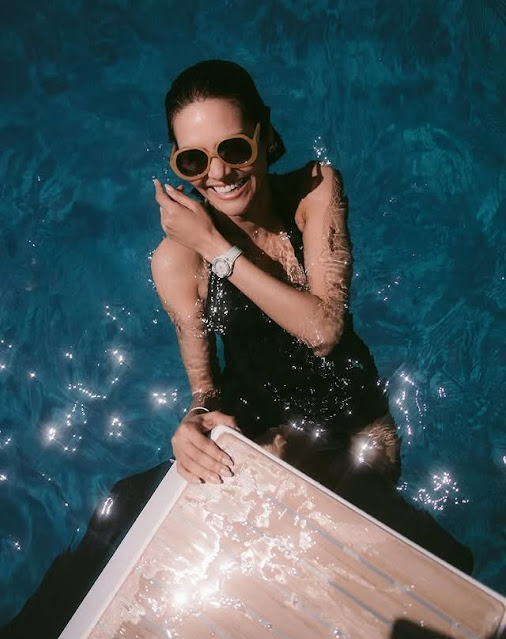 Eesha Gupta in black bikini hot photo at beach