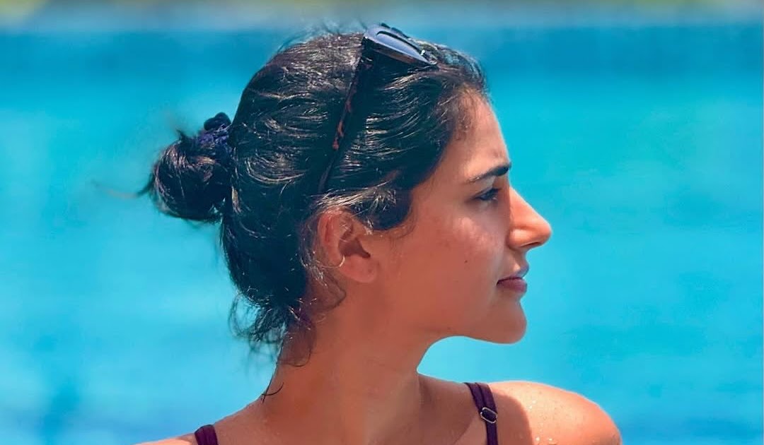 Indian Actress Sonia Rathee Turns Up the Heat in Bikini at Poolside Celebrity Sarees