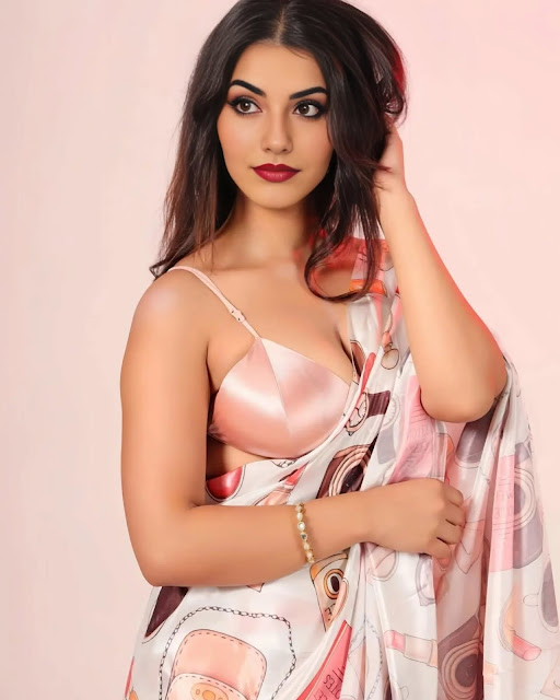 Abhi Sengupta Instagram Influencer Hot Cleavage Pics