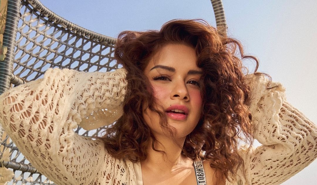 Avneet Kaur Dazzles in Latest Hot Photoshoot Pics Celebrity Sarees