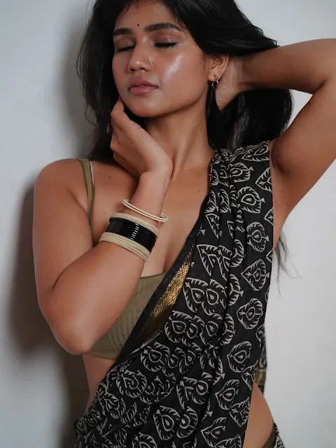 Kajol Sarkar hot armpits show in saree