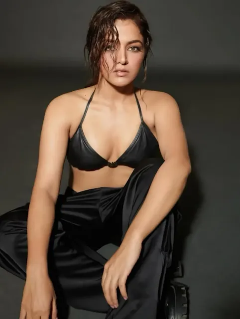 Wamiqa Gabbi dazzling in trendy photoshoot attire