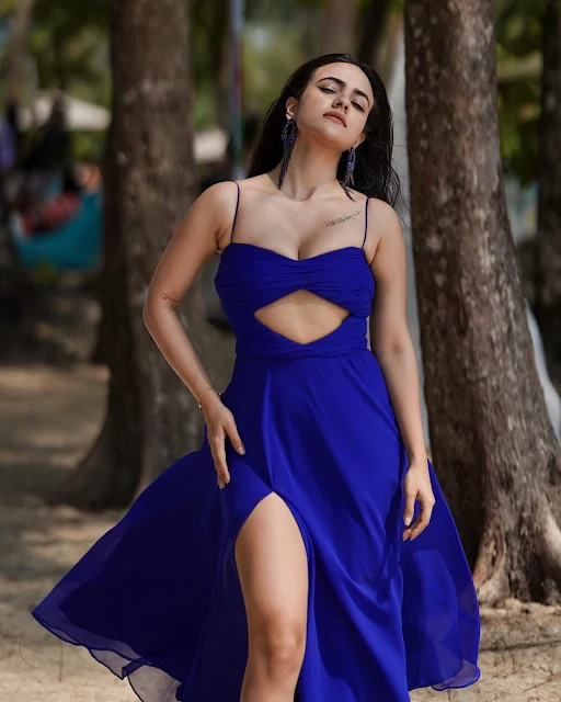 Aahnaa Sharma latest hot sleeveless gown images