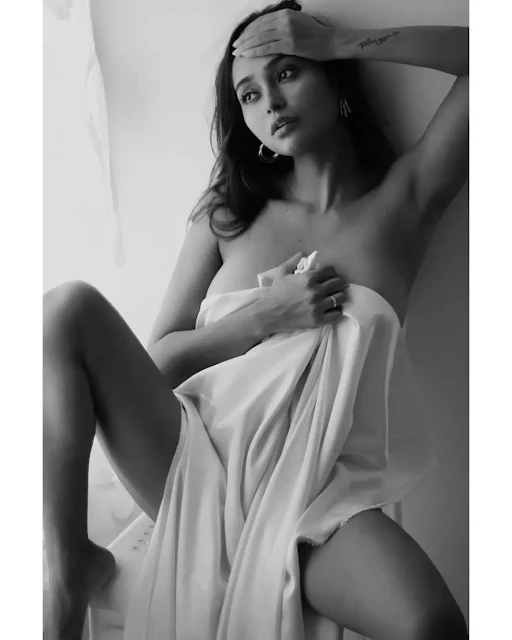 Aakriti Singh latest hot photoshoot stunning pics Aakriti Singh latest hot photoshoot stunning pics