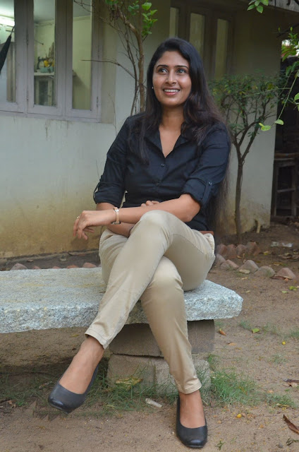 Aisha Azcym posing boldly in a black shirt Aisha Azcym posing boldly in a black shirt