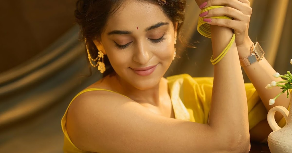 Jijina Radhakrishnan Hot Pics in Sleeveless Yellow Blouse and Saree Celebrity Sarees