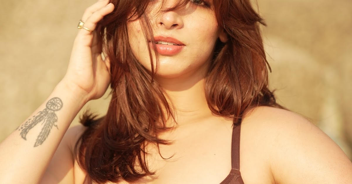 Shivani Jha Bollywood Actress Latest Hot Photoshoot Pics Celebrity Sarees