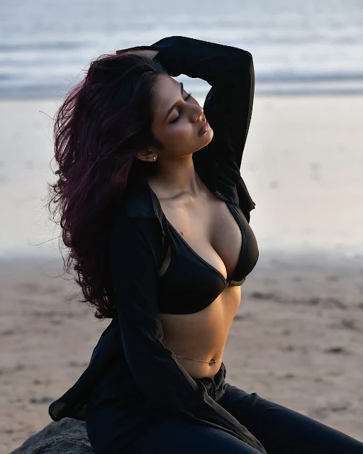 Srushti Bannatti hot pics in black outfit