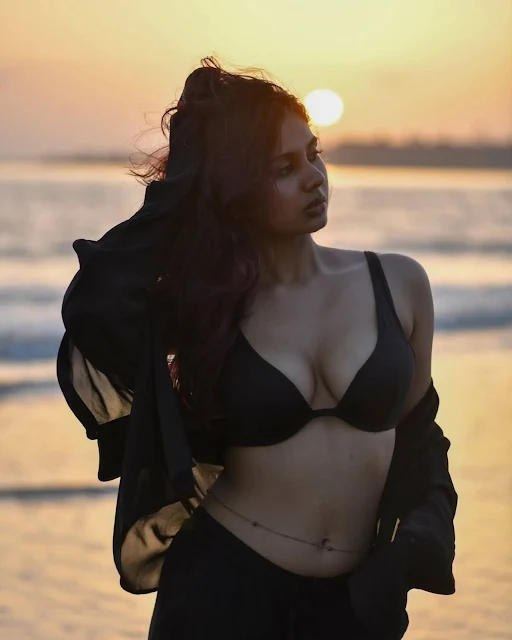 Srushti Bannatti hot pics in black outfit