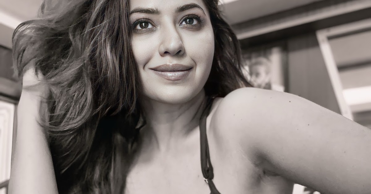 Ridheema Tiwari Hot Pics in Dark Form-Fitting Sleeveless Top Celebrity Sarees