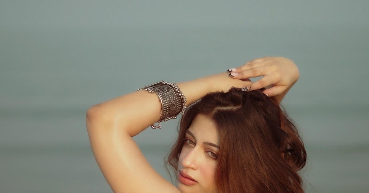 Simran Nerurkar Indian Actress Hot Pics in Vibrant Pink Bikini at Beach Celebrity Sarees