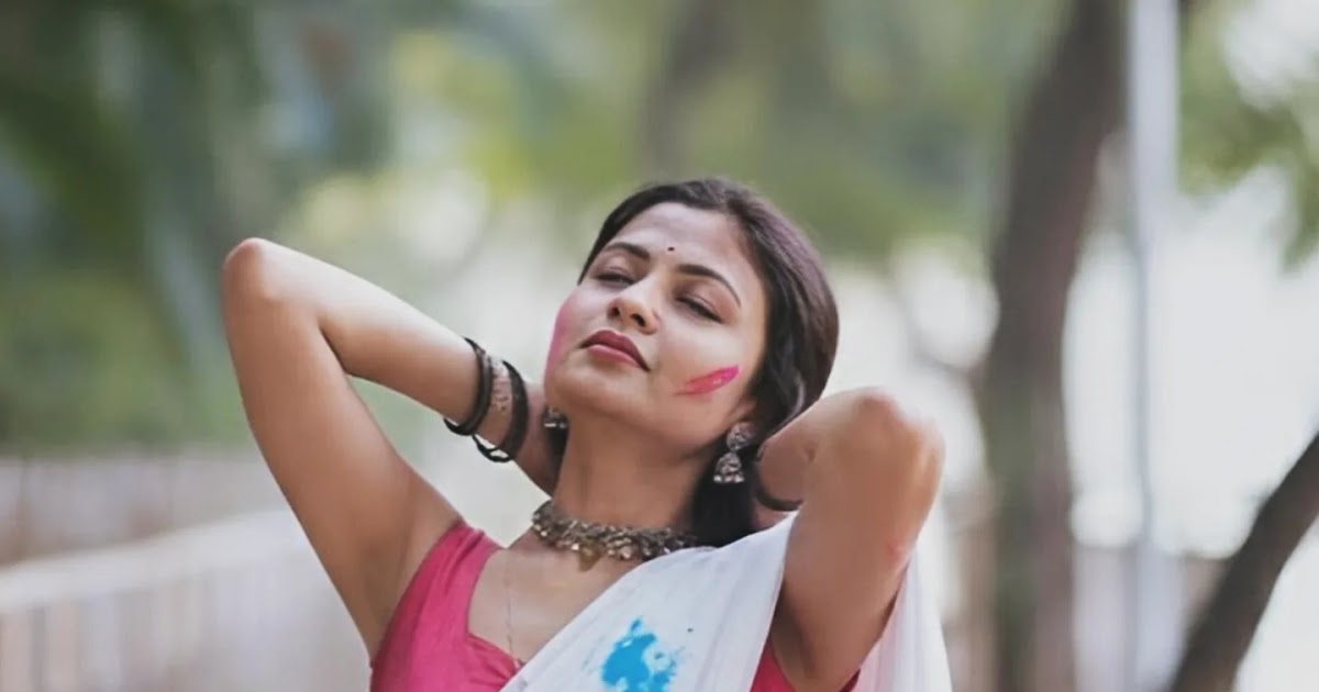 Bollywood beauty Sanjana Salvi turns up the Holi heat in ravishing sarees! Celebrity Sarees