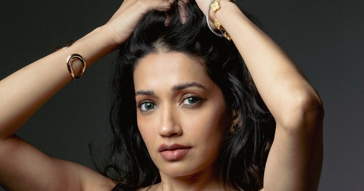 Dolly Hitashi Casual Look in Denim Style Celebrity Sarees