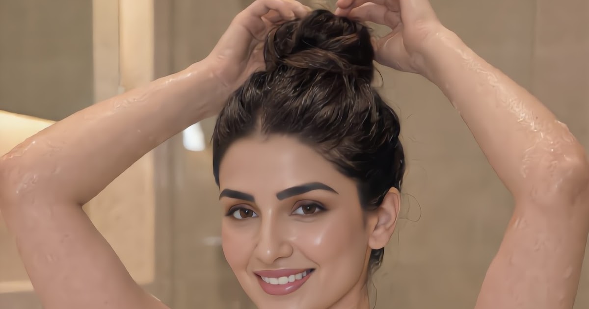 Tanya Gulati Trendy Look in Bandeau Top Celebrity Sarees