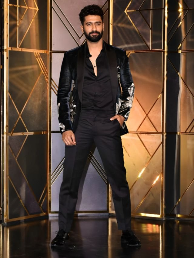 25+ Mens Shirt and Pant Combination Ideas for Every Age Group Vicky Kaushal in Black Pant and Black Shirt