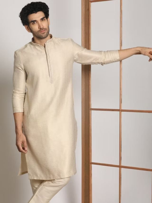 Mens Kurta Colors: What Are in Trend This Year? Soothing Off-white Kurta for Men