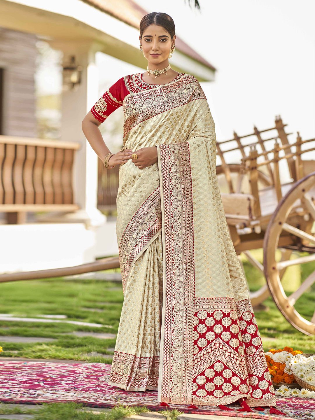 The Complete Encyclopedia Of Indian Sarees: 26 Types, Fabrics, Weaves & Regional Styles Explained India Wedding Saree kanjeevaram-silk-saree