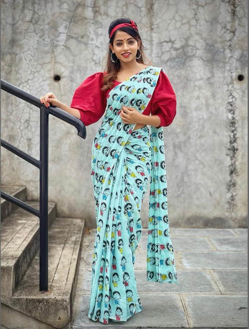 Navya Swamy goes retro in a quirky printed sky blue saree and red blouse! Sarees