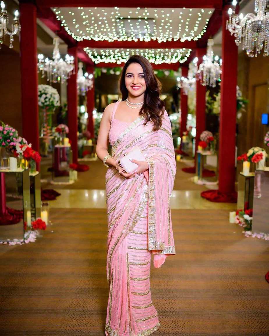 Jasmin Bhasin is a glam doll in a pink saree for friend’s wedding party! How to style a saree for an evening party