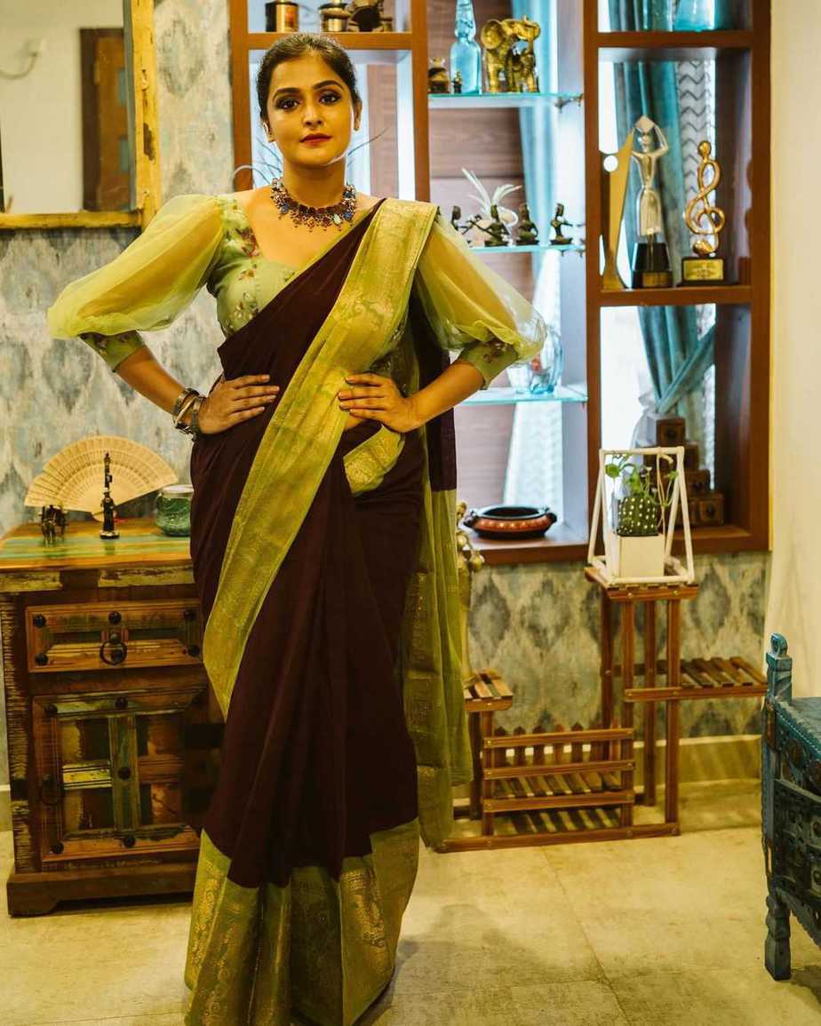 Ramya Nambeesan gives an important lesson on styling with her cotton saree and organza blouse pairing! Ramya Nambeesan gives an important lesson on styling with her cotton saree and organza blouse pairing! Remya Nambeesan