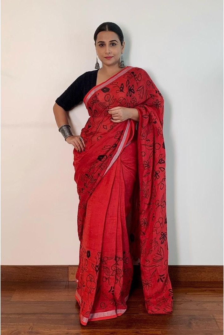 Vidya Balan chooses to wind up the promotions of “Sherni” in style with a red saree! Vidya Balan chooses to wind up the promotions of “Sherni” in style with a red saree! Vidya Balan